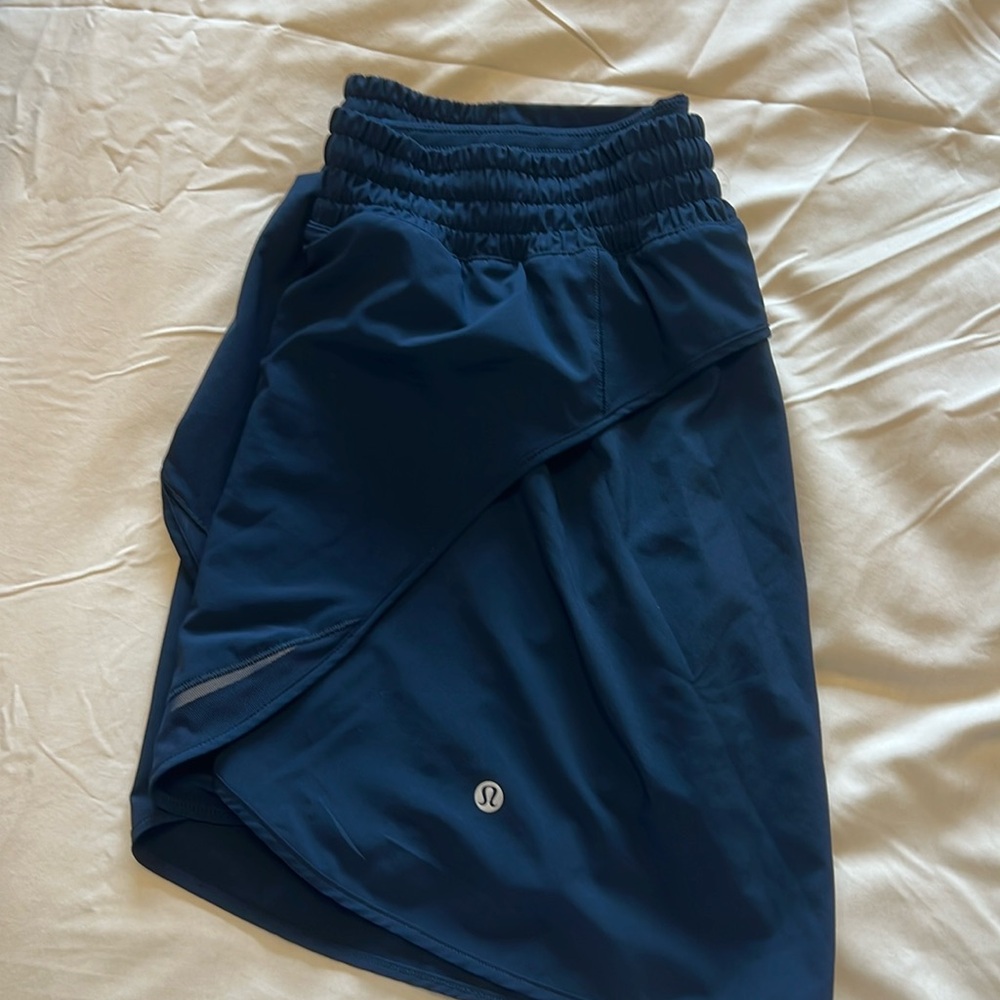 Lululemon hotty hot skirt, size 12 blue